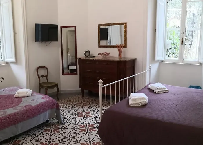 Domus Aurea Oda ve Kahvaltı 4*