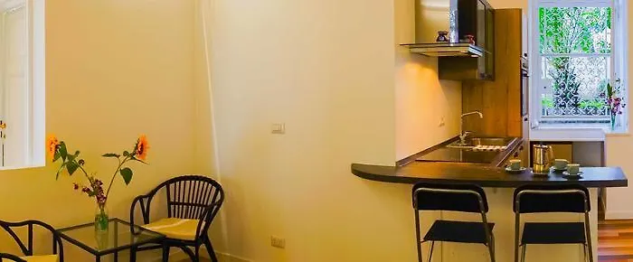 Oda ve Kahvaltı Domus Aurea 4*